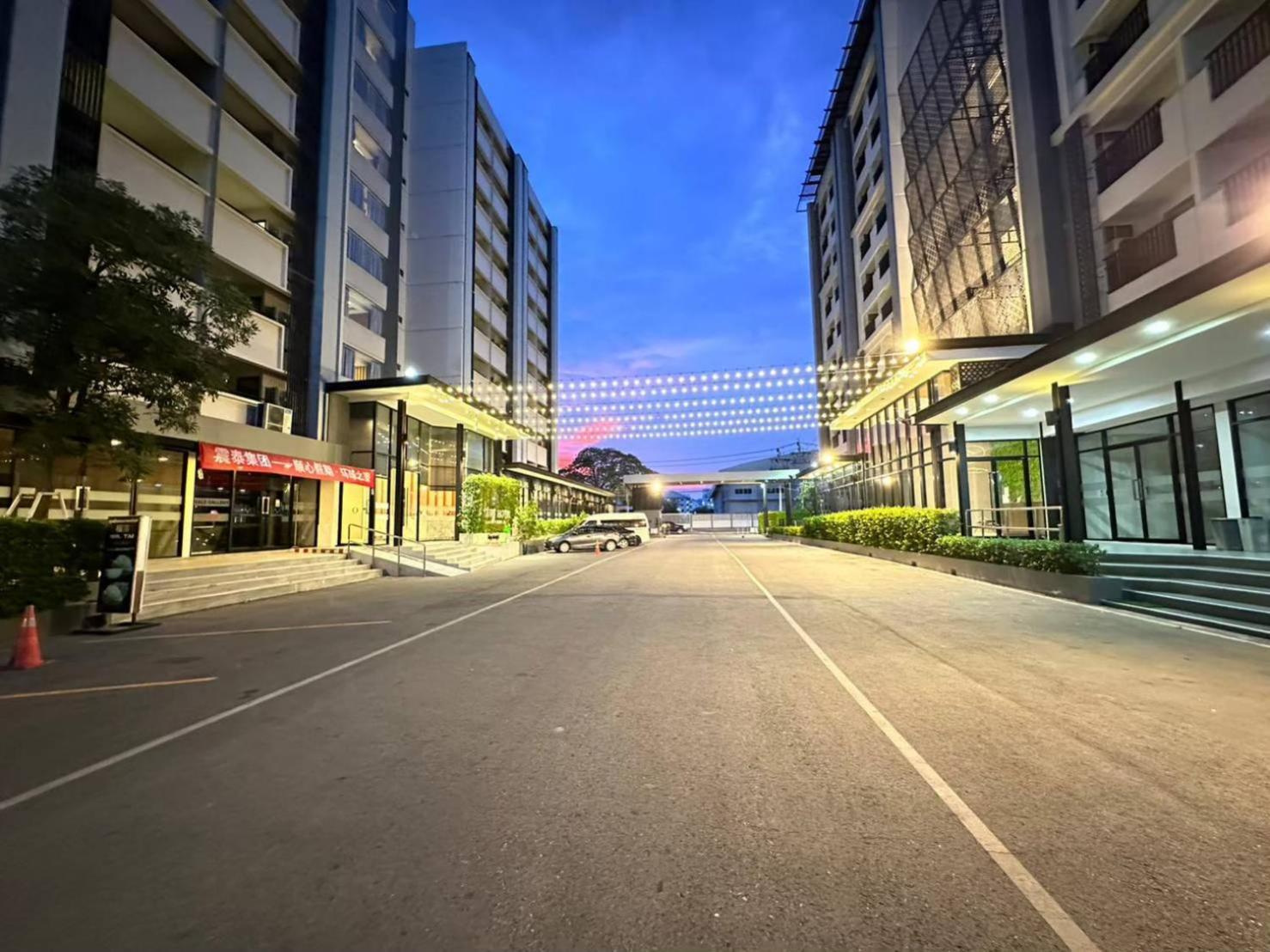 O2 Luxury Hotel Bang Phli Exterior foto