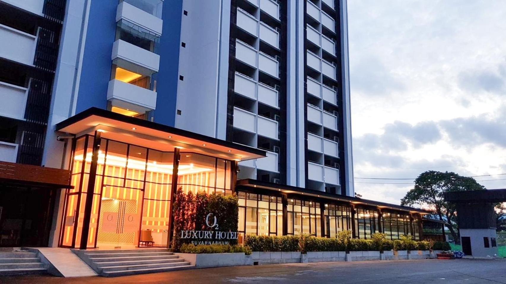 O2 Luxury Hotel Bang Phli Exterior foto