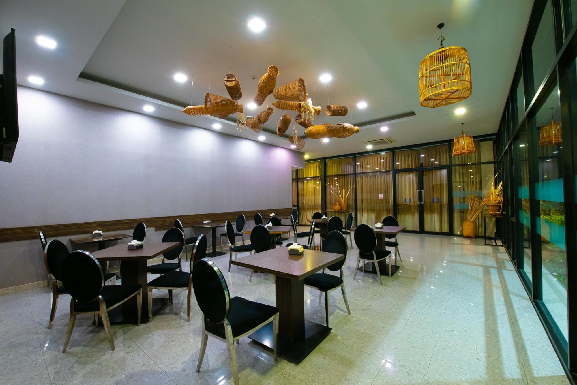 O2 Luxury Hotel Bang Phli Exterior foto